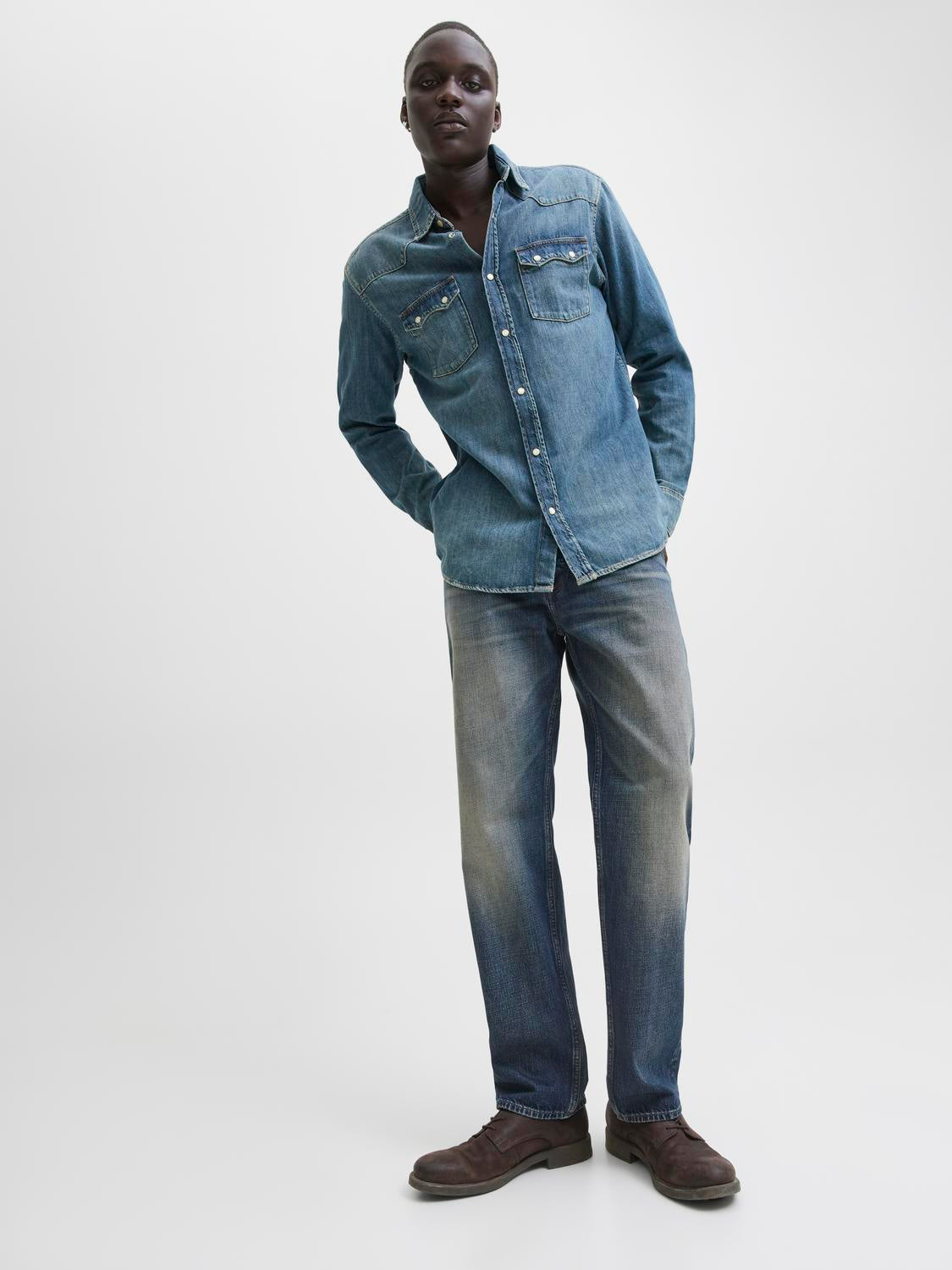 model_shot-creative